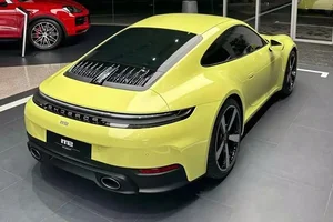 A Rare Sight: The One-of-a-Kind Porsche 911 Carrera in Can Tho - image 2
