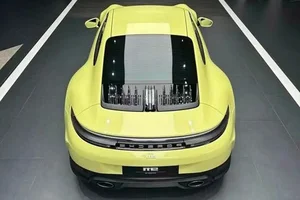 A Rare Sight: The One-of-a-Kind Porsche 911 Carrera in Can Tho - image 0