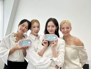 Jisoo of BlackPink and SNSD Members Shine in Simple Casual Looks - image 11
