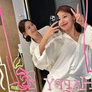 Jisoo of BlackPink and SNSD Members Shine in Simple Casual Looks - image 10