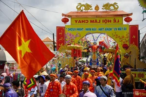 The Vibrant Rituals of the Lam Chay Festival: Flour and Water Traditions - image 4