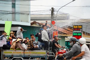 The Vibrant Rituals of the Lam Chay Festival: Flour and Water Traditions - image 2
