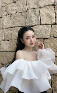 Midu Transitions to Modest and Elegant Princess-Style Fashion Post-Summer - image 6
