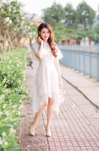 Midu Transitions to Modest and Elegant Princess-Style Fashion Post-Summer - image 3