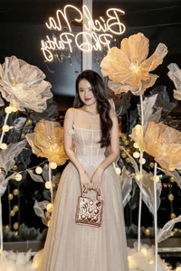 Midu Transitions to Modest and Elegant Princess-Style Fashion Post-Summer - image 7