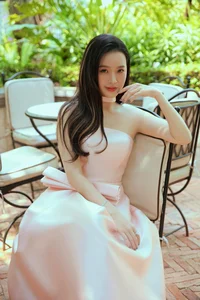 Midu Transitions to Modest and Elegant Princess-Style Fashion Post-Summer - image 1