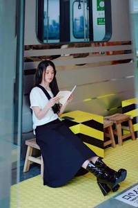 Midu Transitions to Modest and Elegant Princess-Style Fashion Post-Summer - image 13