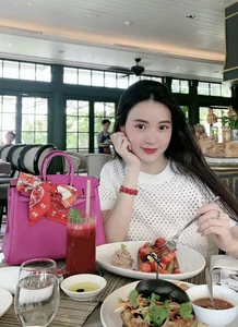 Midu Transitions to Modest and Elegant Princess-Style Fashion Post-Summer - image 4