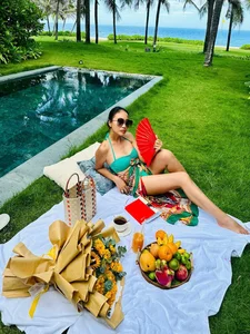 Singer Doan Trang Flaunts Tanned Skin in Cam Ranh Beach Getaway - image 3