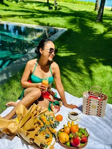 Singer Doan Trang Flaunts Tanned Skin in Cam Ranh Beach Getaway - image 1