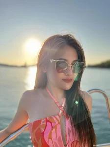 Actress Thuy Anh Shines in Glamorous Yacht Photoshoot: A Blend of Luxury and Style - image 4