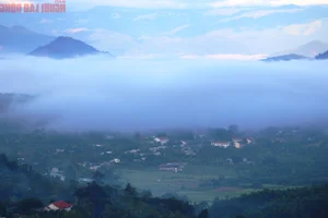 Cloud Hunting at Khanh Son Pass: A Majestic Vietnamese Mountain Journey - image 1