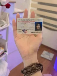 Saigon Hot Girl Charms Fans While Showing Driver License - image 5