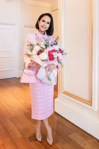 Ageless Beauty: Diem My Celebrates 61st Birthday with Youthful Short Haircut - image 5