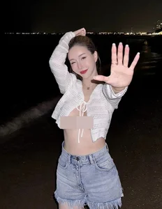 Thai Influencer Karista Braves the Snow in Tiny Bikini in Italy - image 2