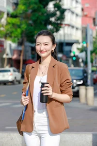 Mixed-Race Student Teacher Shines in Traditional White Ao Dai - image 6