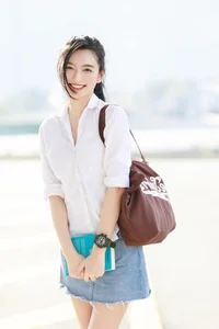 Mixed-Race Student Teacher Shines in Traditional White Ao Dai - image 4