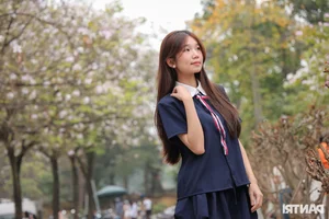 Saigon Tourists Travel to Hanoi to Capture the Autumn Flower Season Trend - image 9