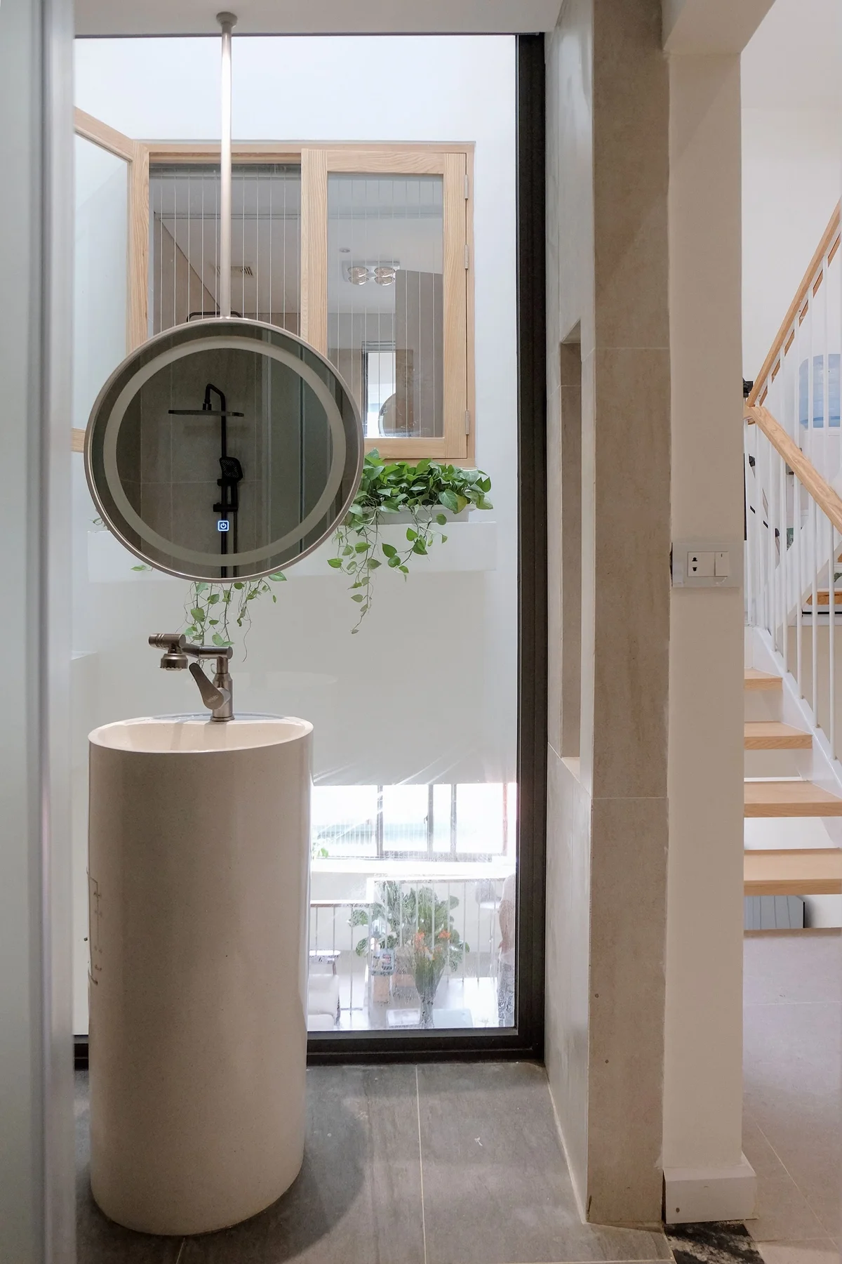 Optimizing Light and Space: A 65m2 Split-Level House Design in a Narrow Urban Alley